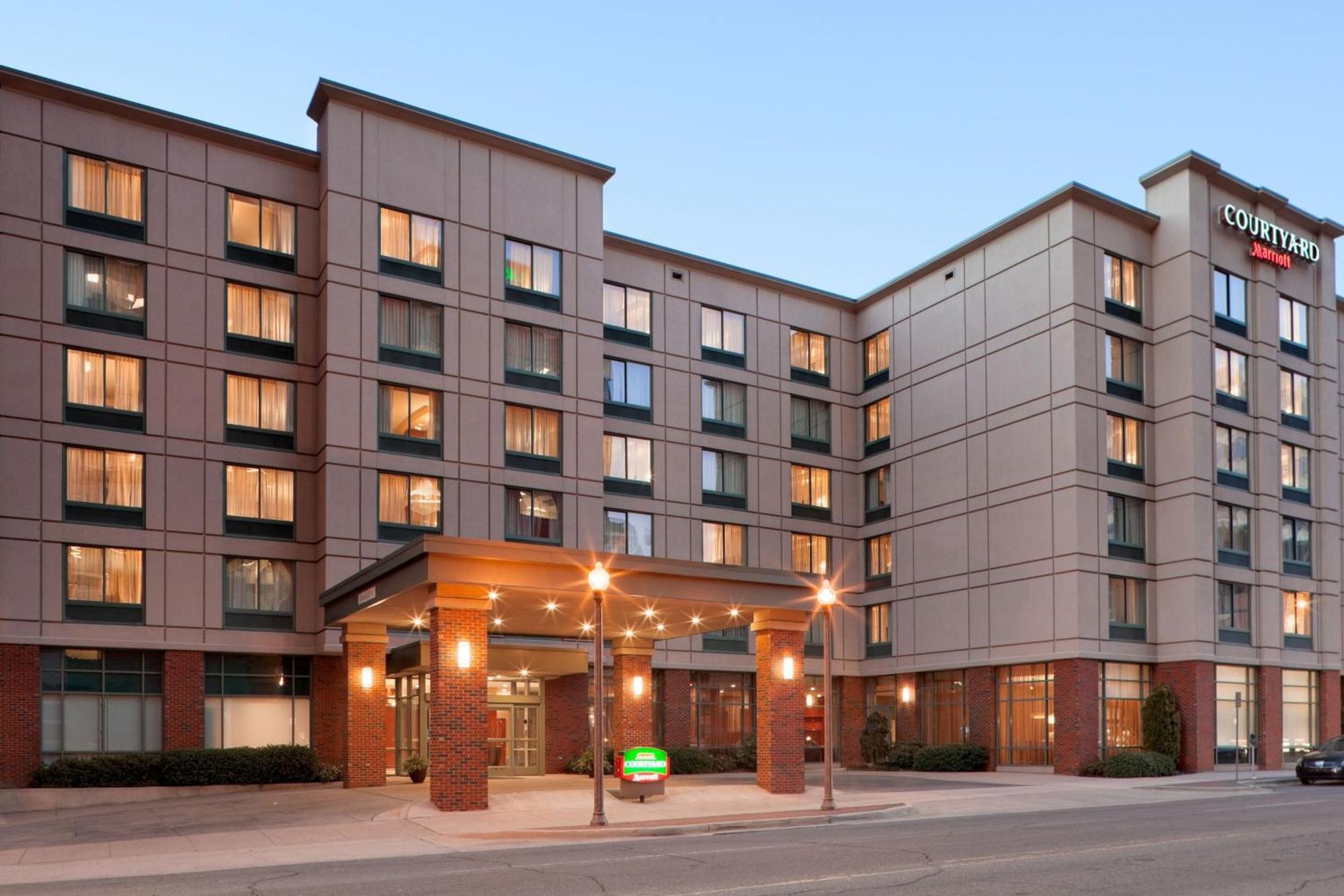 Courtyard By Marriott Birmingham Downtown At Uab Hotel Exterior photo